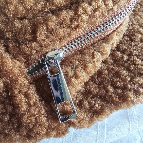 New Octobre Editions Fleece Crossbody Pouch - 2024 - Khaki - Picture 5 of 11